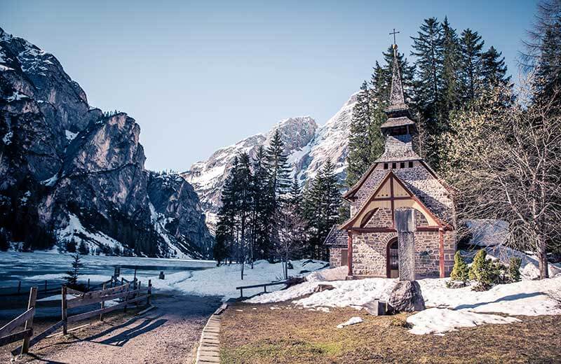 The Mountain Christmas market at Lake Braies